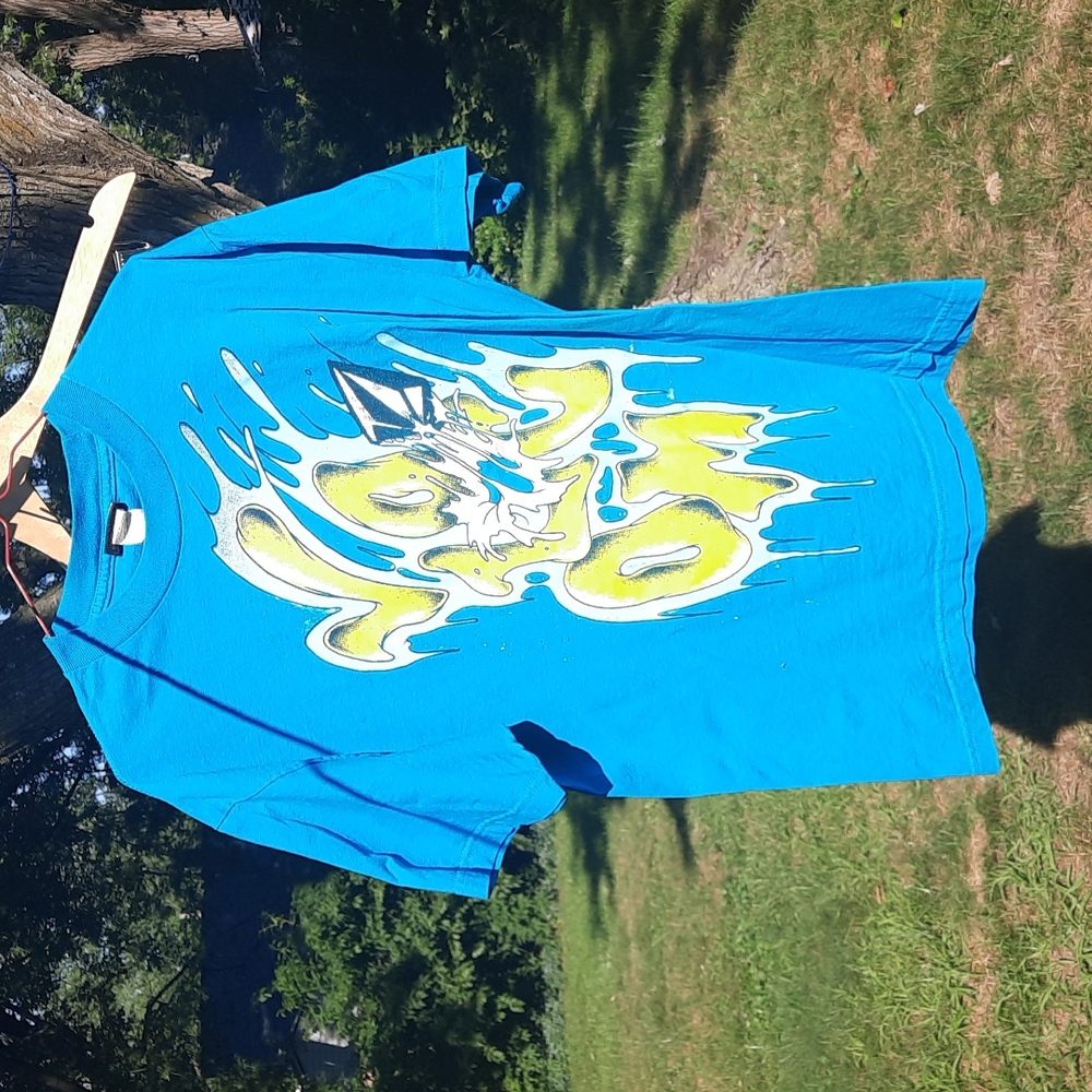 Volcom graphic t shirt size M